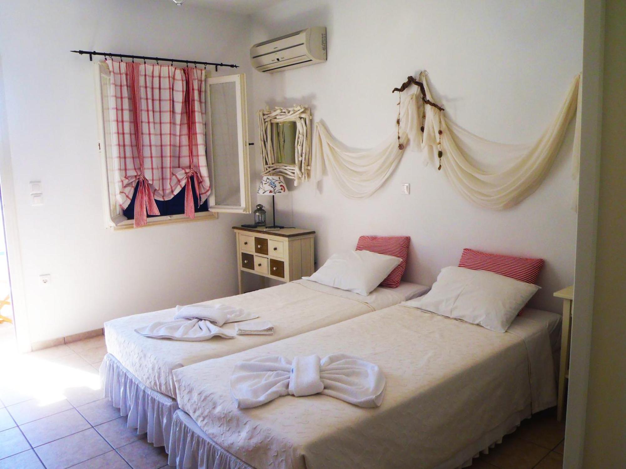 Plori Studios And Apartments ايجيلي المظهر الخارجي الصورة