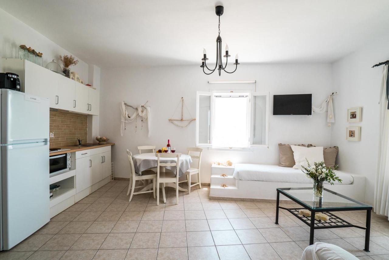 Plori Studios And Apartments ايجيلي المظهر الخارجي الصورة